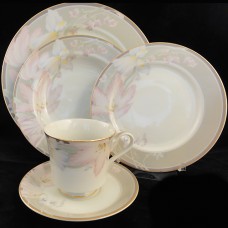 Mikasa Katherine 5 Piece Setting with Rim Soup L5510