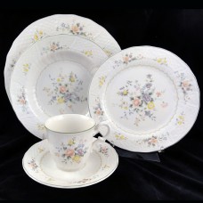Mikasa Renaissance Antique Rose 5 Piece Set Rim Soup