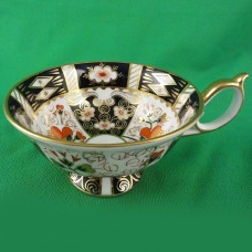 Royal Crown Derby Traditional Imari 2451 Cup Footed XLIV Royal Crown Derby Traditional Imari 2451 Cup Footed XLIV
