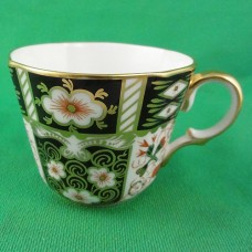 Royal Crown Derby Traditional Imari 2451 Cup XXXII Royal Crown Derby Traditional Imari 2451 Cup XXXII
