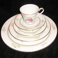 Royal Doulton Kismet 5 Piece Place Setting