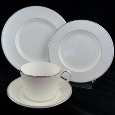 Royal Doulton POINTE D'ESPRIT 5pc Set NEW Made in UK