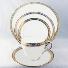 Spode Golden Bracelet 5pc Place Setting