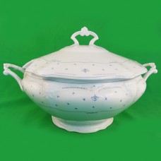 Tirschenreuth Fleur de Lis Soup Tureen 8.5" tall Tirschenreuth Fleur de Lis Soup Tureen 8.5" tall