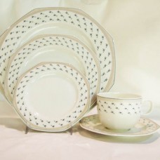 Wedgwood Damson 5pc Place Setting Wedgwood Damson 5pc Place Setting