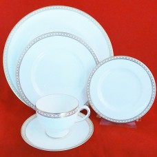 Wedgwood Ulander Gold 5 Piece Place Setting