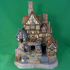 David Winter Quindene Manor 12.5" tall