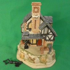 David Winter Tartan Tea House with Key 6.5" tall