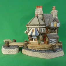 David Winter Waterfront Market Seaside Boardwalk 5.75" tall