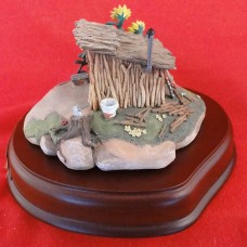 Disney Three Little Pigs Fiddler Pigs Stick House 3.5" tall