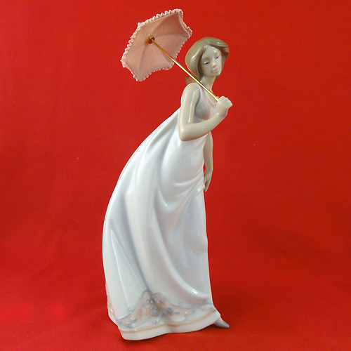 Lladro Afternoon Promenade 07636 9.5