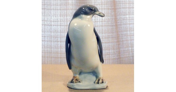 lladro-penguin-05248-600x315.jpg