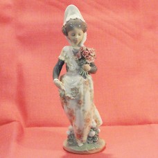 Lladro Valencia Girl 01374