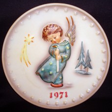 Hummel 1971 Christmas Plate First Edition 7.5" diameter